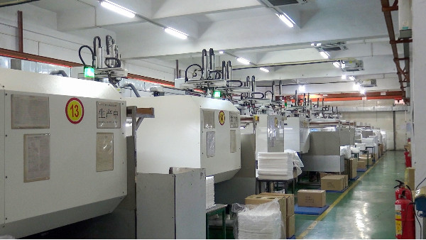 注塑機機械手在注塑行業應用